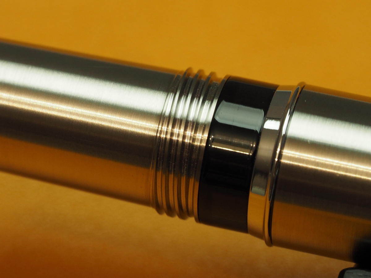 Резьба на корпусе перьевой ручки Asvine J16
